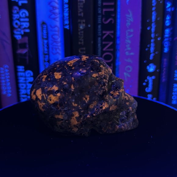 (1) Yooperlite Skull - UV Reactive For Days - Picture 6 of 9